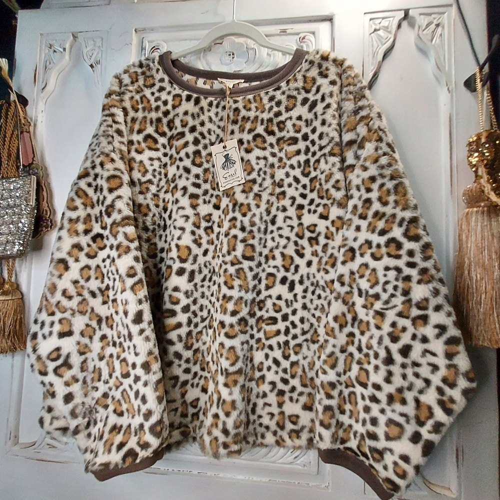 Easel, Faux Fur, Leopard Print, Crew Neck Top